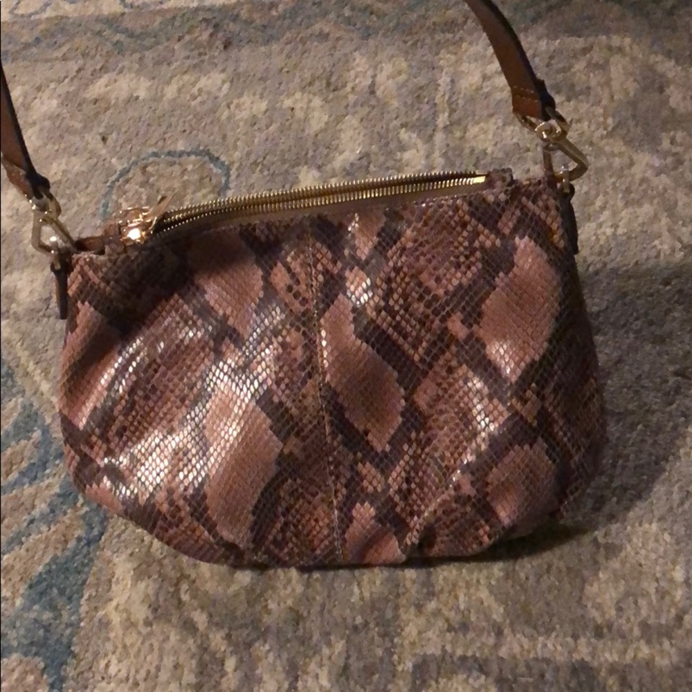G.I.L.I Leather Cross Body
